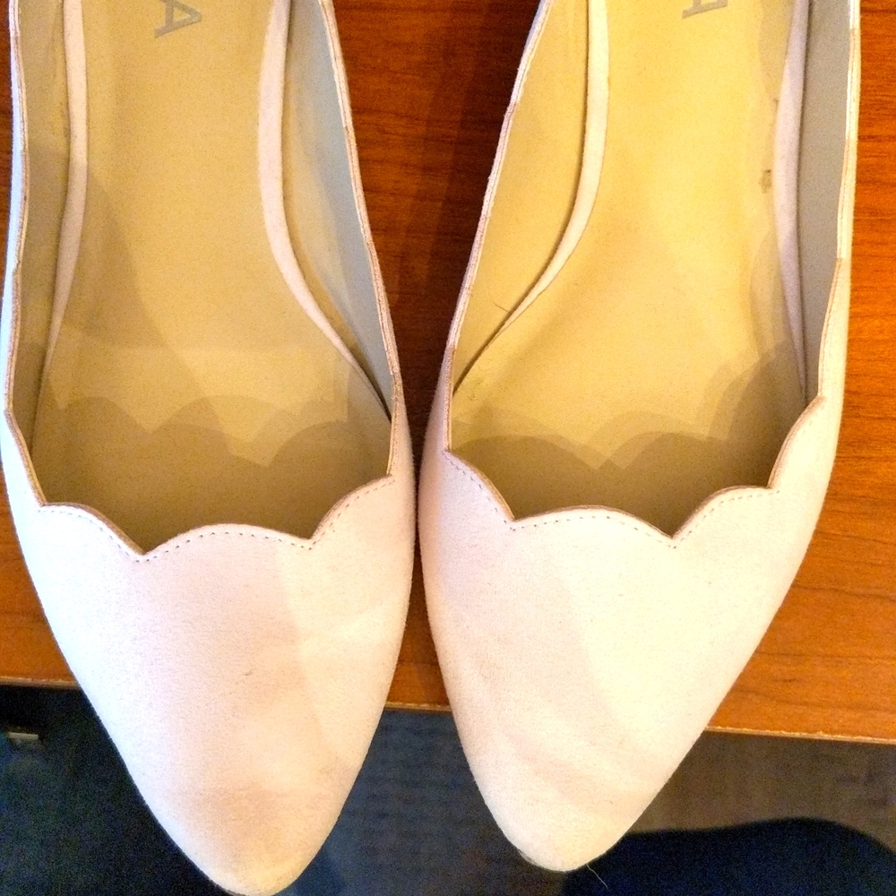 Light Pink MIA scalloped flats Size 8.5